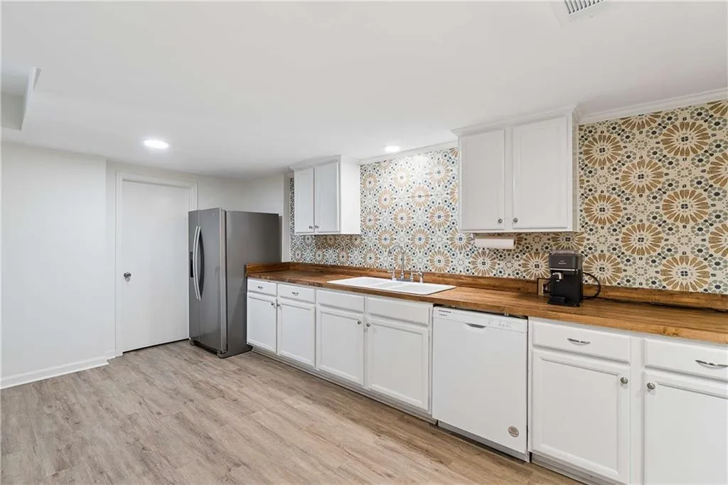 6748 Brandon Mill Road, Sandy Springs, Georgia 30328, 5 Bedrooms Bedrooms, ,3 BathroomsBathrooms,Residential,For Sale,6748 Brandon Mill Road,7758147