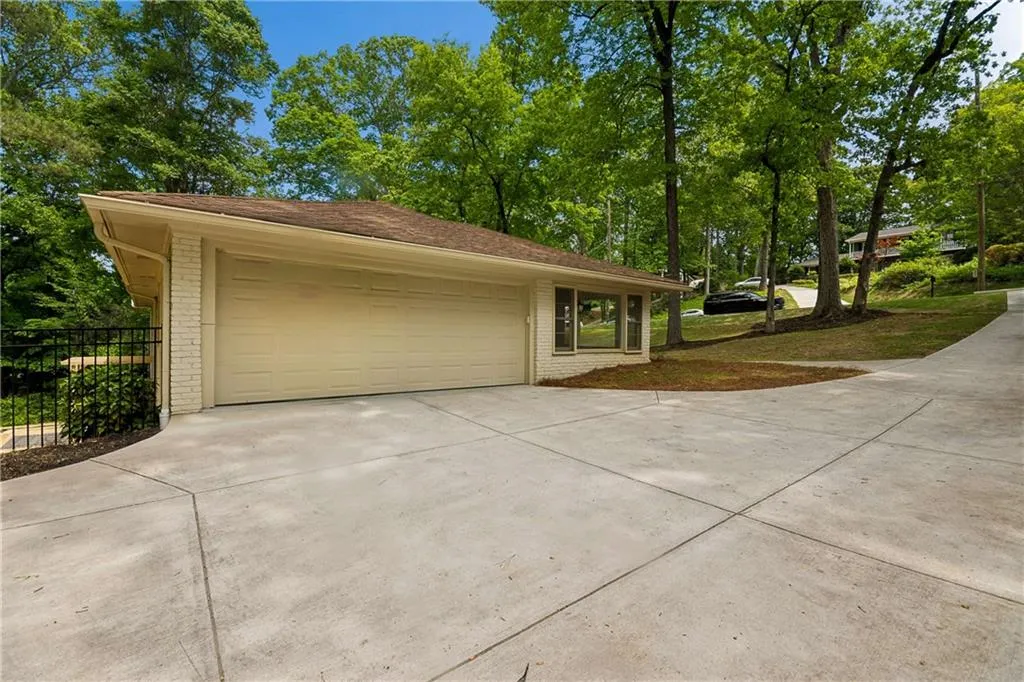 6748 Brandon Mill Road, Sandy Springs, Georgia 30328, 5 Bedrooms Bedrooms, ,3 BathroomsBathrooms,Residential,For Sale,6748 Brandon Mill Road,7758147