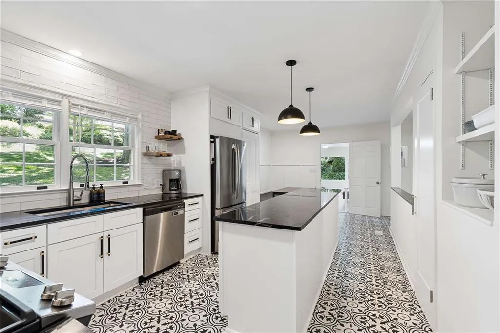6748 Brandon Mill Road, Sandy Springs, Georgia 30328, 5 Bedrooms Bedrooms, ,3 BathroomsBathrooms,Residential,For Sale,6748 Brandon Mill Road,7758147
