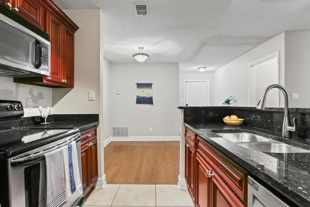 6204 Santa Fe Parkway, Sandy Springs, Georgia 30350, 2 Bedrooms Bedrooms, ,2 BathroomsBathrooms,Residential,Sold,6204 Santa Fe Parkway,7264692