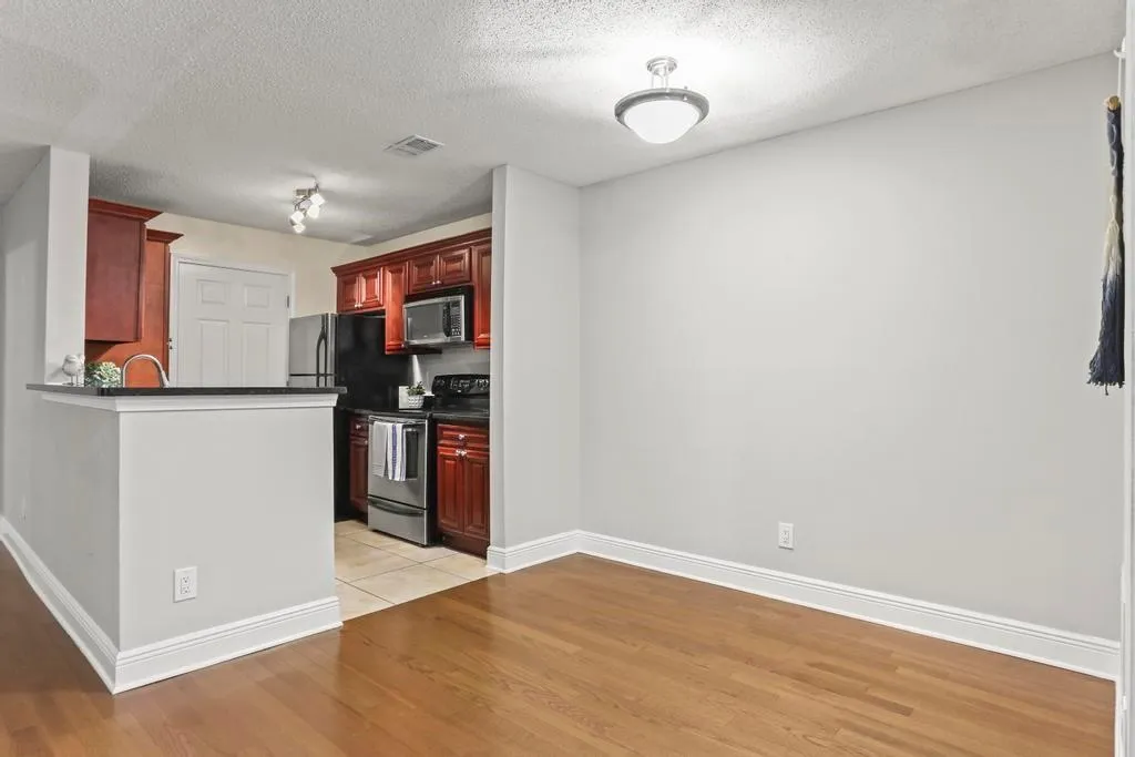 6204 Santa Fe Parkway, Sandy Springs, Georgia 30350, 2 Bedrooms Bedrooms, ,2 BathroomsBathrooms,Residential,Sold,6204 Santa Fe Parkway,7264692