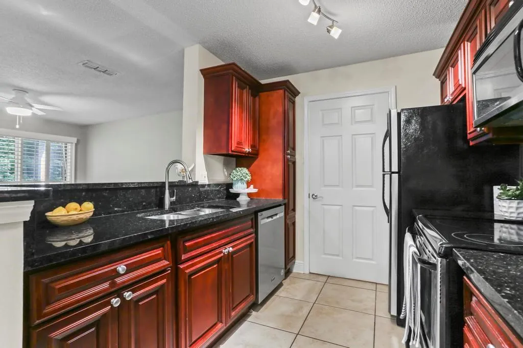6204 Santa Fe Parkway, Sandy Springs, Georgia 30350, 2 Bedrooms Bedrooms, ,2 BathroomsBathrooms,Residential,Sold,6204 Santa Fe Parkway,7264692