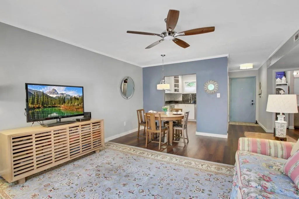 5400 Roswell Road Unit G1, Atlanta, Georgia 30342, 1 Bedroom Bedrooms, ,1 BathroomBathrooms,Residential,Sold,5400 Roswell Road Unit G1,6739614