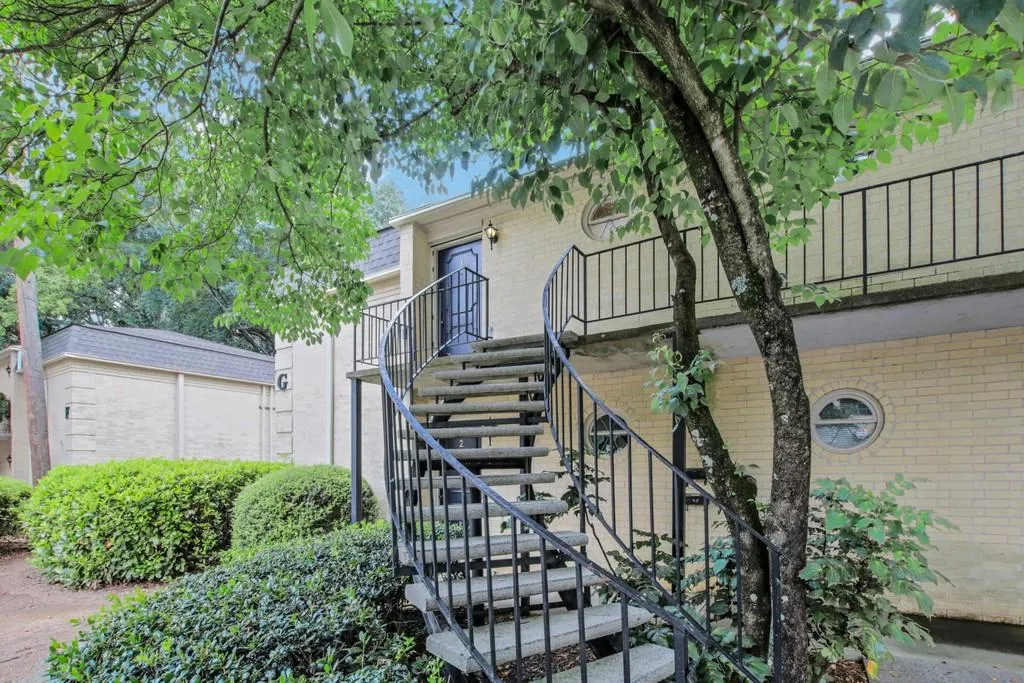 5400 Roswell Road Unit G1, Atlanta, Georgia 30342, 1 Bedroom Bedrooms, ,1 BathroomBathrooms,Residential,Sold,5400 Roswell Road Unit G1,6739614