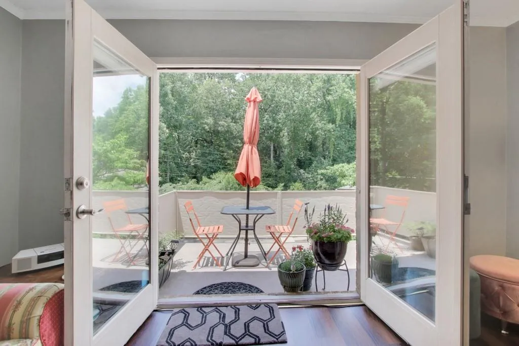 5400 Roswell Road Unit G1, Atlanta, Georgia 30342, 1 Bedroom Bedrooms, ,1 BathroomBathrooms,Residential,Sold,5400 Roswell Road Unit G1,6739614