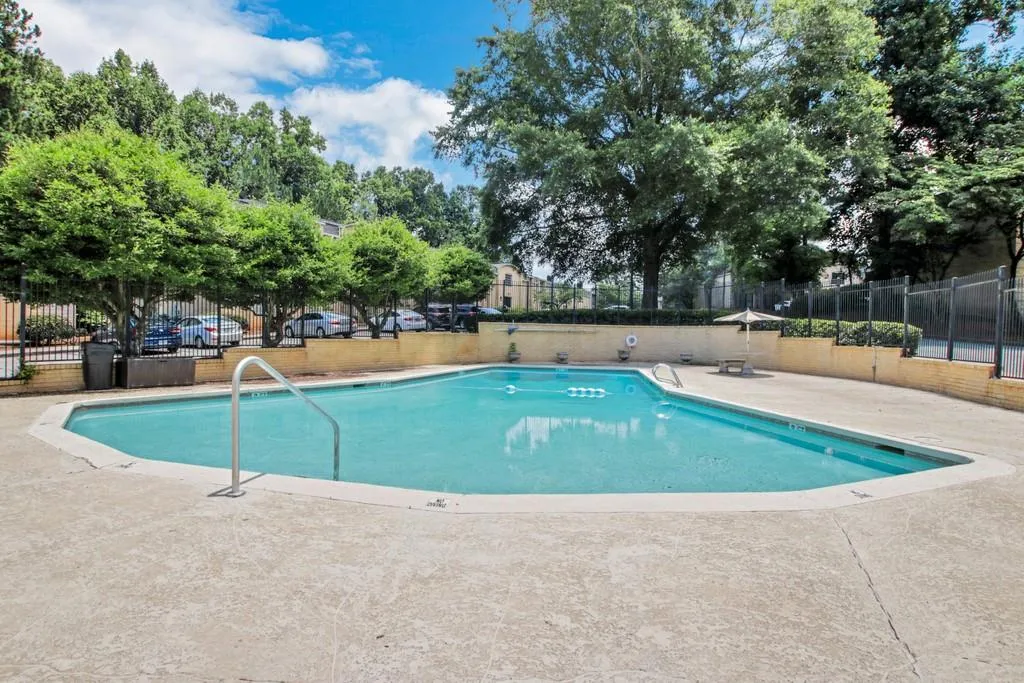 5400 Roswell Road Unit G1, Atlanta, Georgia 30342, 1 Bedroom Bedrooms, ,1 BathroomBathrooms,Residential,Sold,5400 Roswell Road Unit G1,6739614