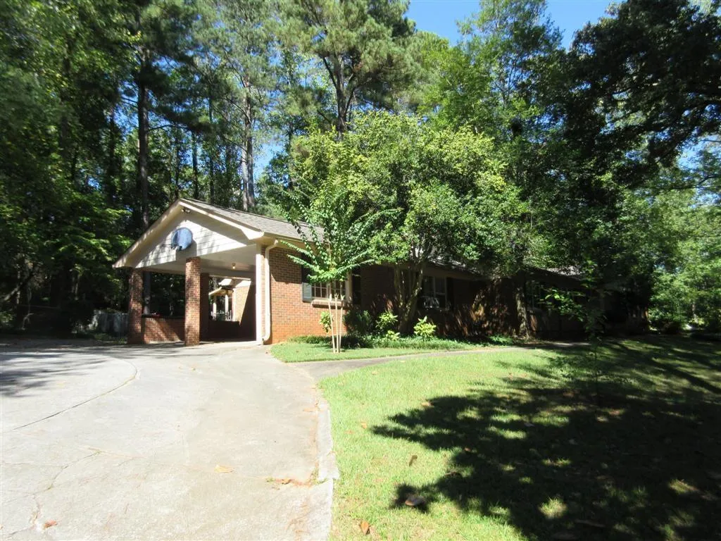 700 Spalding Drive, Sandy Springs, Georgia 30328, 4 Bedrooms Bedrooms, ,2 BathroomsBathrooms,Residential,Sold,700 Spalding Drive,5750842