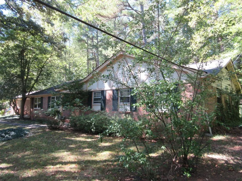 700 Spalding Drive, Sandy Springs, Georgia 30328, 4 Bedrooms Bedrooms, ,2 BathroomsBathrooms,Residential,Sold,700 Spalding Drive,5750842