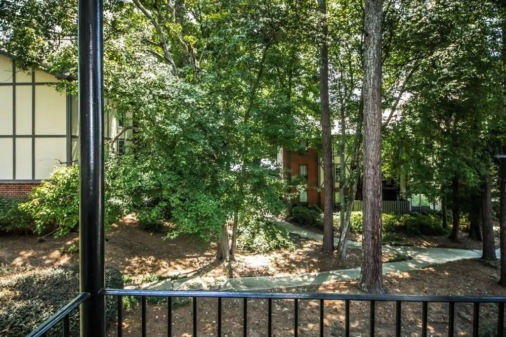 6851 Roswell Road Unit Q-23, Sandy Springs, Georgia 30328, 3 Bedrooms Bedrooms, ,2 BathroomsBathrooms,Residential,Sold,6851 Roswell Road Unit Q-23,6516035