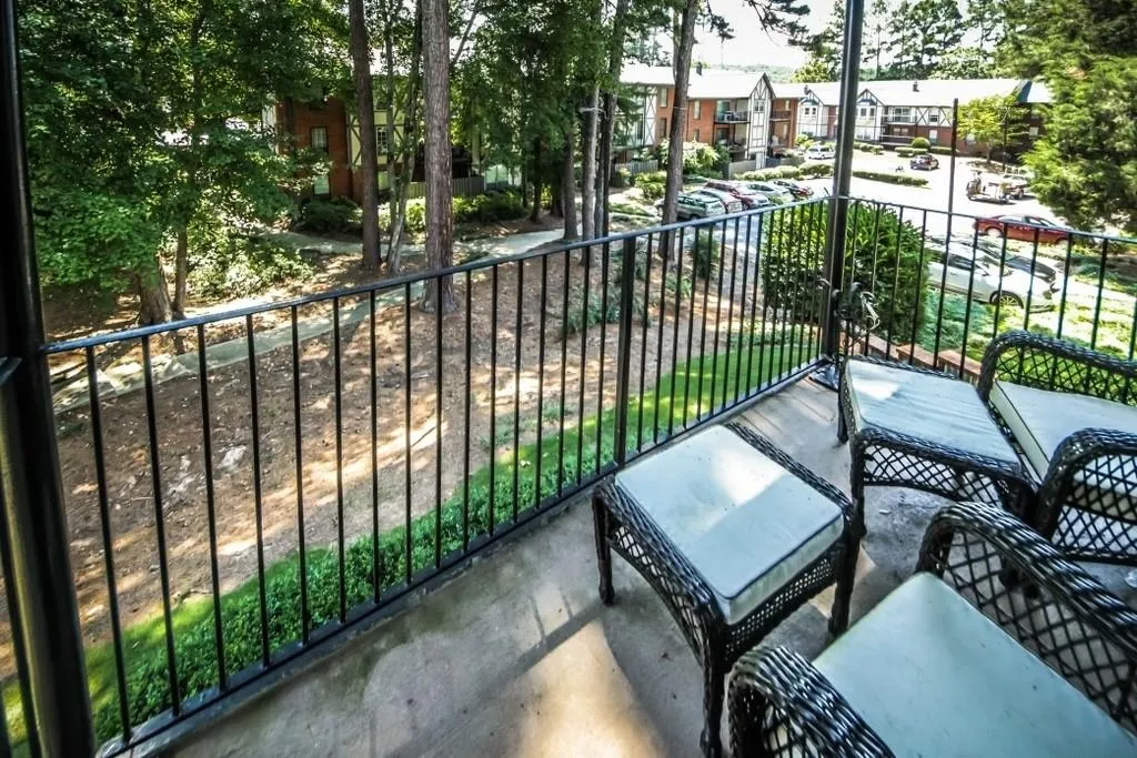 6851 Roswell Road Unit Q-23, Sandy Springs, Georgia 30328, 3 Bedrooms Bedrooms, ,2 BathroomsBathrooms,Residential,Sold,6851 Roswell Road Unit Q-23,6516035