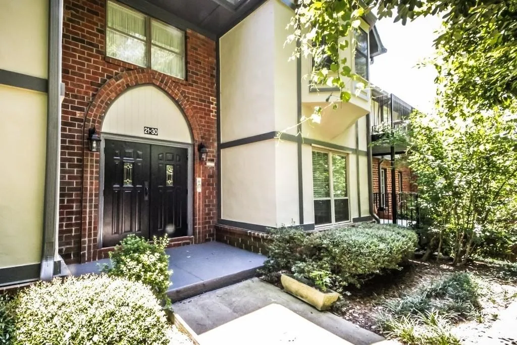 6851 Roswell Road Unit Q-23, Sandy Springs, Georgia 30328, 3 Bedrooms Bedrooms, ,2 BathroomsBathrooms,Residential,Sold,6851 Roswell Road Unit Q-23,6516035
