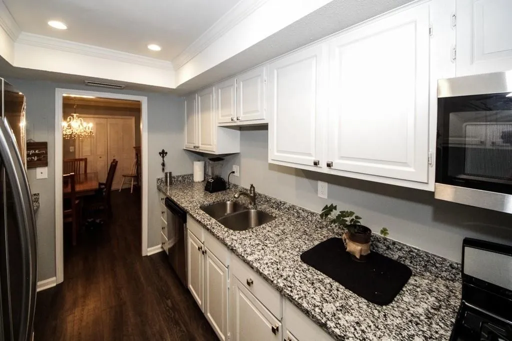 6851 Roswell Road Unit Q-23, Sandy Springs, Georgia 30328, 3 Bedrooms Bedrooms, ,2 BathroomsBathrooms,Residential,Sold,6851 Roswell Road Unit Q-23,6516035