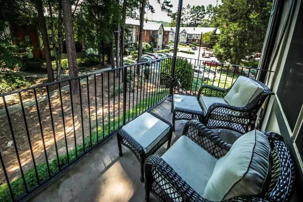 6851 Roswell Road Unit Q-23, Sandy Springs, Georgia 30328, 3 Bedrooms Bedrooms, ,2 BathroomsBathrooms,Residential,Sold,6851 Roswell Road Unit Q-23,6516035