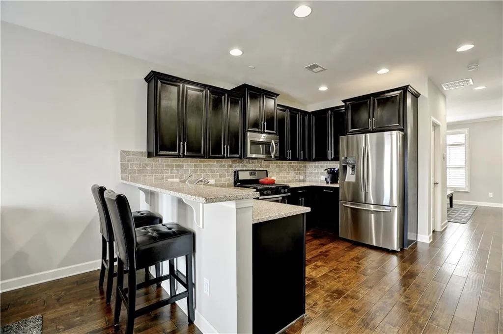 7530 Stoneridge Drive Unit 7530, Sandy Springs, Georgia 30328, 3 Bedrooms Bedrooms, ,3 BathroomsBathrooms,Residential,Sold,7530 Stoneridge Drive Unit 7530,5795130