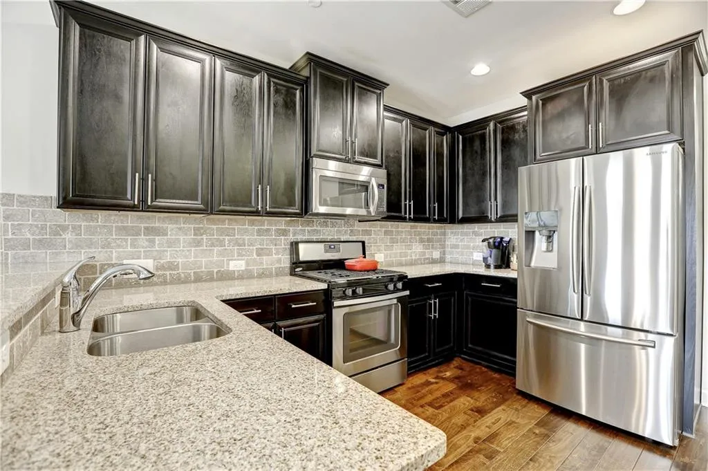 7530 Stoneridge Drive Unit 7530, Sandy Springs, Georgia 30328, 3 Bedrooms Bedrooms, ,3 BathroomsBathrooms,Residential,Sold,7530 Stoneridge Drive Unit 7530,5795130