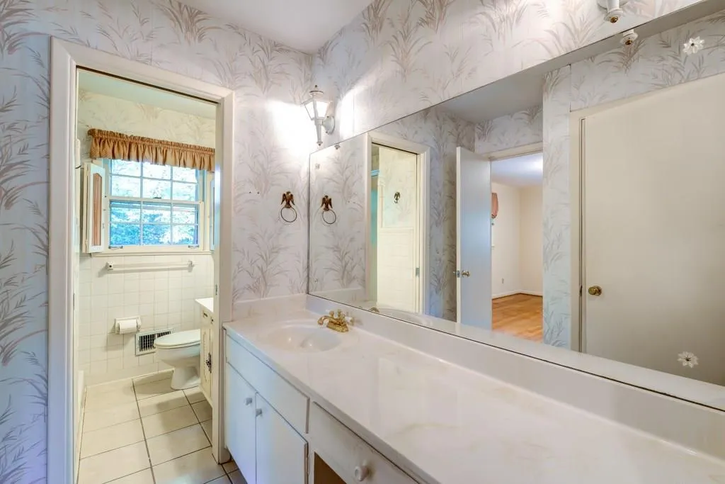 455 Glencourtney Drive, Sandy Springs, Georgia 30328, 3 Bedrooms Bedrooms, ,2 BathroomsBathrooms,Residential,Sold,455 Glencourtney Drive,5560615