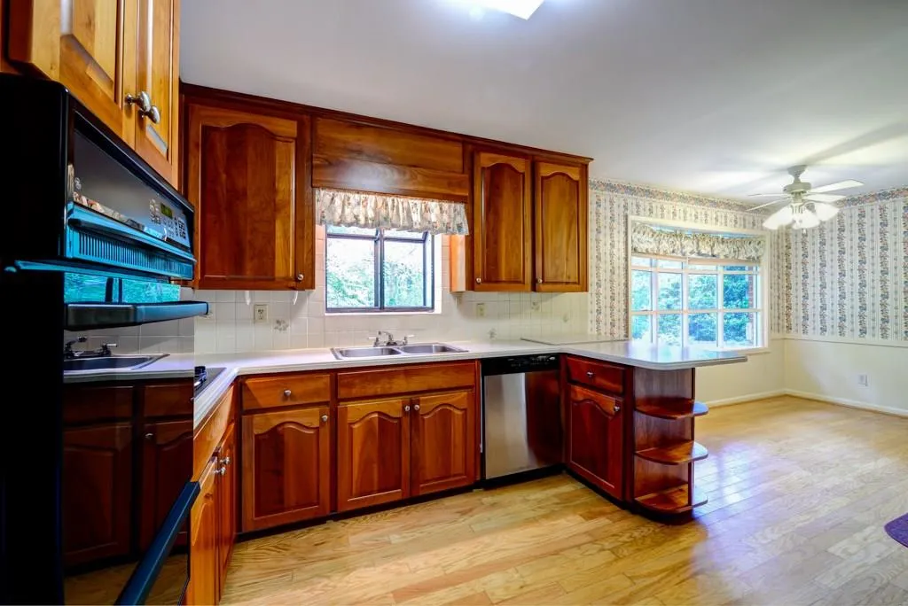 455 Glencourtney Drive, Sandy Springs, Georgia 30328, 3 Bedrooms Bedrooms, ,2 BathroomsBathrooms,Residential,Sold,455 Glencourtney Drive,5560615