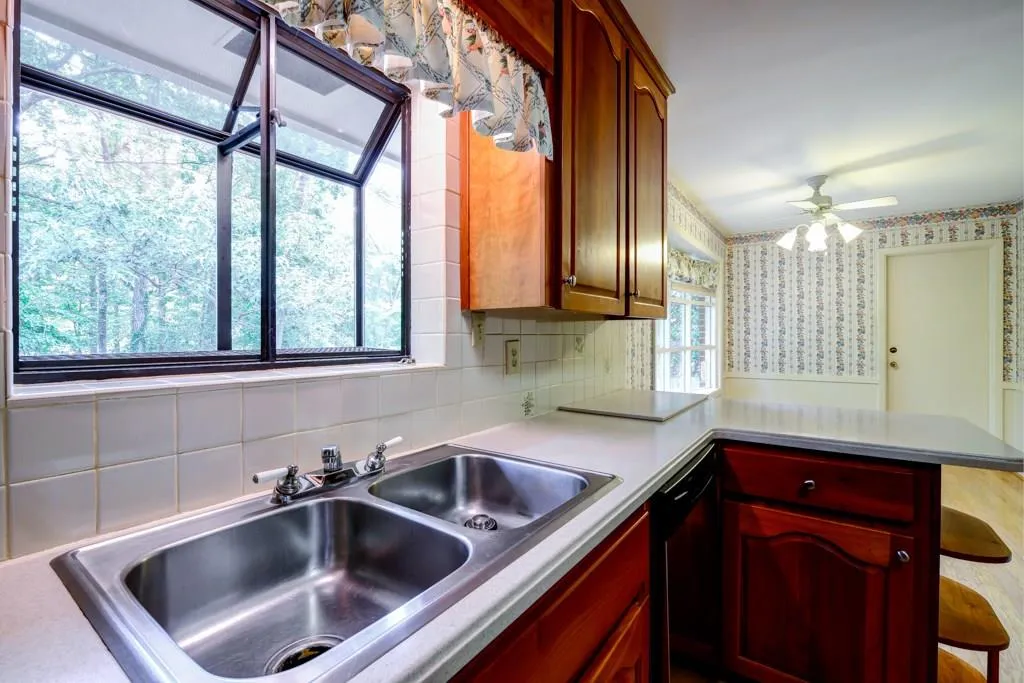455 Glencourtney Drive, Sandy Springs, Georgia 30328, 3 Bedrooms Bedrooms, ,2 BathroomsBathrooms,Residential,Sold,455 Glencourtney Drive,5560615