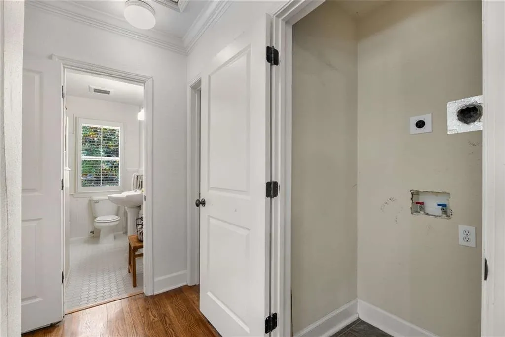 115 Peachtree Memorial Drive Nw Unit D4, Atlanta, Georgia 30309, 2 Bedrooms Bedrooms, ,1 BathroomBathrooms,Residential,For Sale,115 Peachtree Memorial Drive Nw Unit D4,7612765