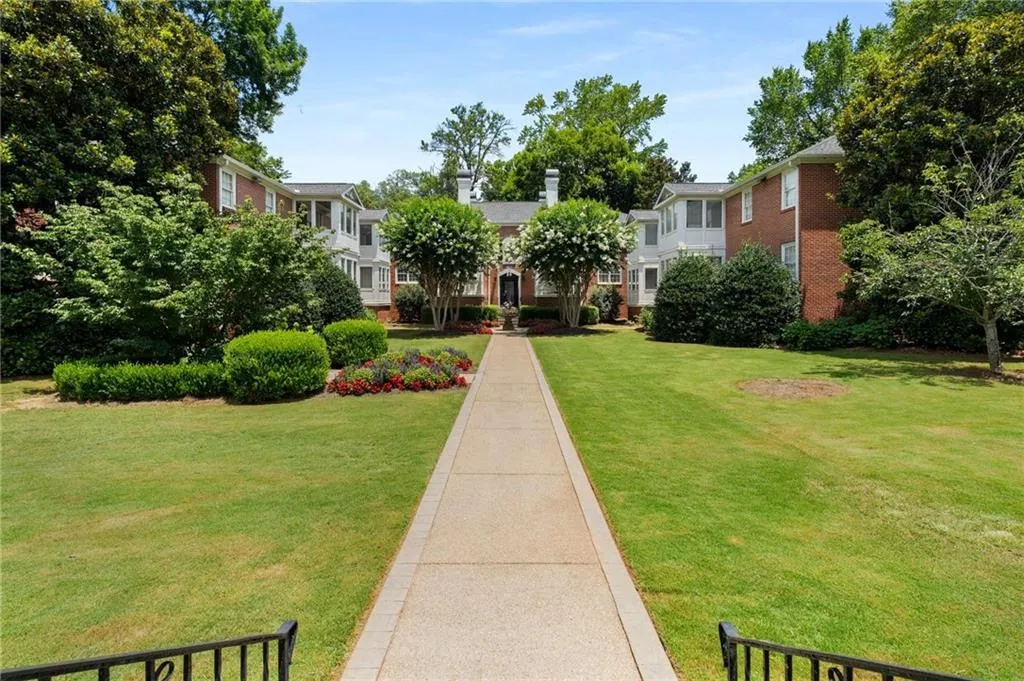 115 Peachtree Memorial Drive Nw Unit D4, Atlanta, Georgia 30309, 2 Bedrooms Bedrooms, ,1 BathroomBathrooms,Residential,For Sale,115 Peachtree Memorial Drive Nw Unit D4,7612765