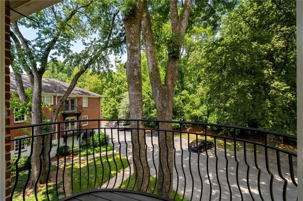 115 Peachtree Memorial Drive Nw Unit D4, Atlanta, Georgia 30309, 2 Bedrooms Bedrooms, ,1 BathroomBathrooms,Residential,For Sale,115 Peachtree Memorial Drive Nw Unit D4,7612765