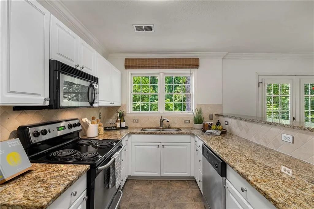 115 Peachtree Memorial Drive Nw Unit D4, Atlanta, Georgia 30309, 2 Bedrooms Bedrooms, ,1 BathroomBathrooms,Residential,For Sale,115 Peachtree Memorial Drive Nw Unit D4,7612765
