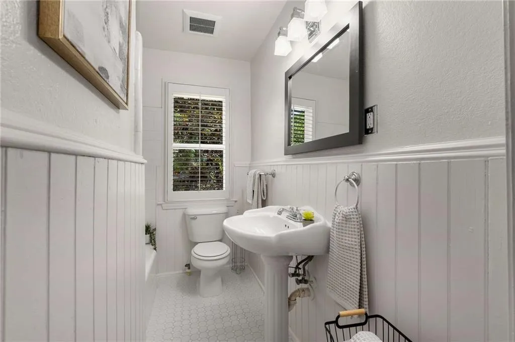 115 Peachtree Memorial Drive Nw Unit D4, Atlanta, Georgia 30309, 2 Bedrooms Bedrooms, ,1 BathroomBathrooms,Residential,For Sale,115 Peachtree Memorial Drive Nw Unit D4,7612765