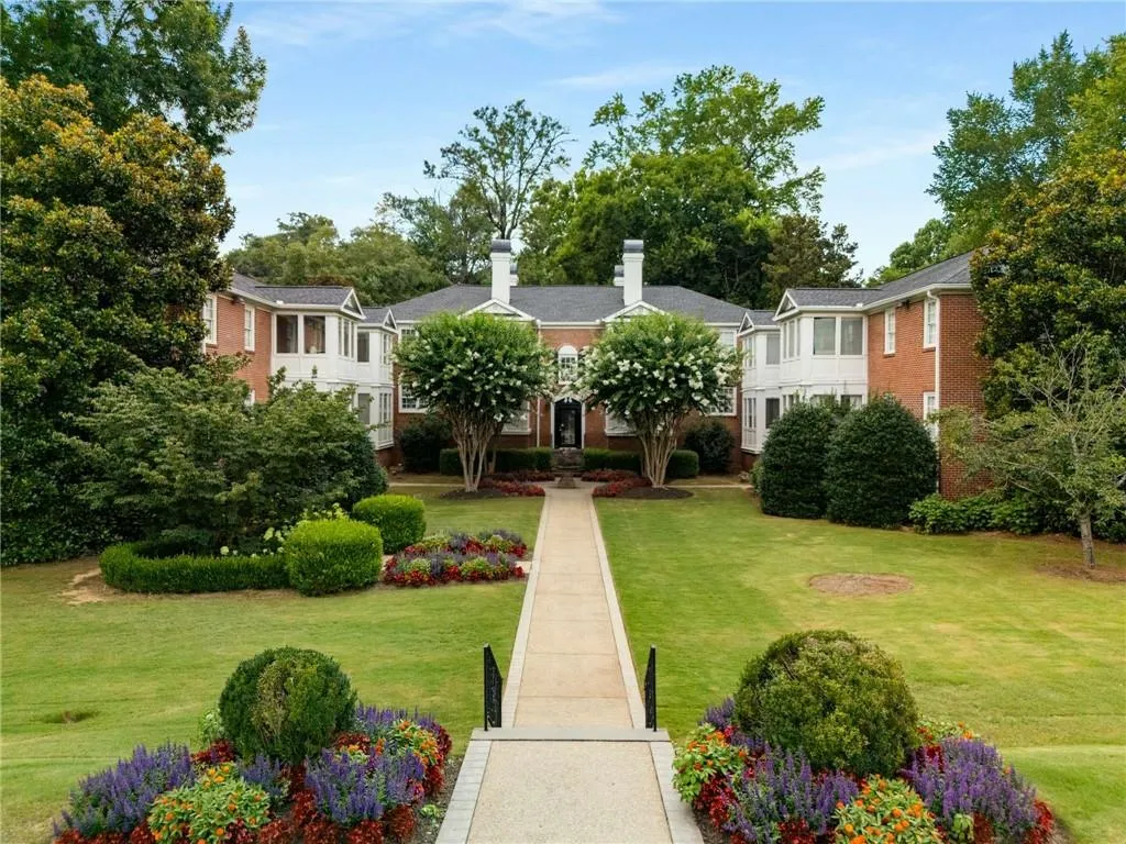 115 Peachtree Memorial Drive Nw Unit D4, Atlanta, Georgia 30309, 2 Bedrooms Bedrooms, ,1 BathroomBathrooms,Residential,For Sale,115 Peachtree Memorial Drive Nw Unit D4,7612765