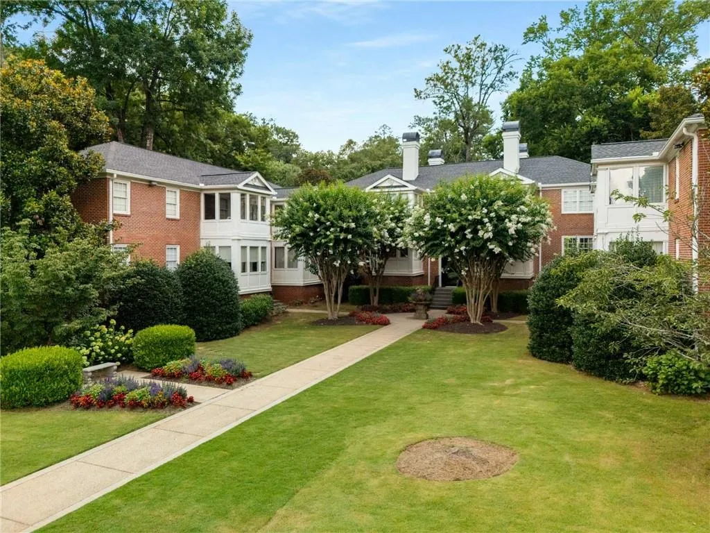 115 Peachtree Memorial Drive Nw Unit D4, Atlanta, Georgia 30309, 2 Bedrooms Bedrooms, ,1 BathroomBathrooms,Residential,For Sale,115 Peachtree Memorial Drive Nw Unit D4,7612765