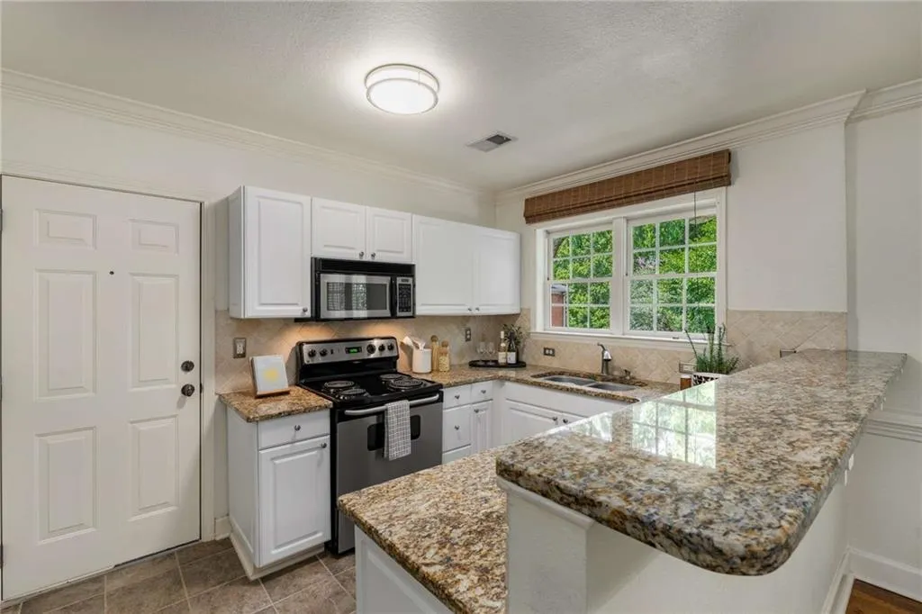 115 Peachtree Memorial Drive Nw Unit D4, Atlanta, Georgia 30309, 2 Bedrooms Bedrooms, ,1 BathroomBathrooms,Residential,For Sale,115 Peachtree Memorial Drive Nw Unit D4,7612765