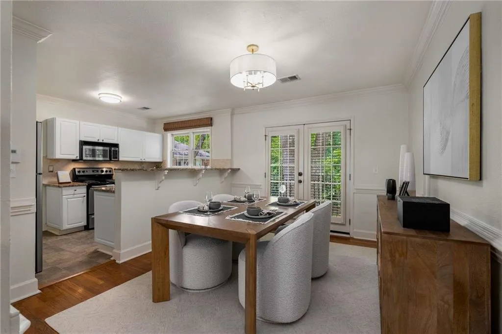 115 Peachtree Memorial Drive Nw Unit D4, Atlanta, Georgia 30309, 2 Bedrooms Bedrooms, ,1 BathroomBathrooms,Residential,For Sale,115 Peachtree Memorial Drive Nw Unit D4,7612765