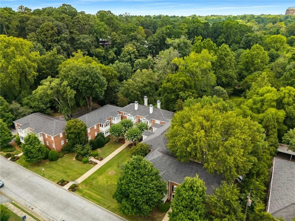 115 Peachtree Memorial Drive Nw Unit D4, Atlanta, Georgia 30309, 2 Bedrooms Bedrooms, ,1 BathroomBathrooms,Residential,For Sale,115 Peachtree Memorial Drive Nw Unit D4,7612765