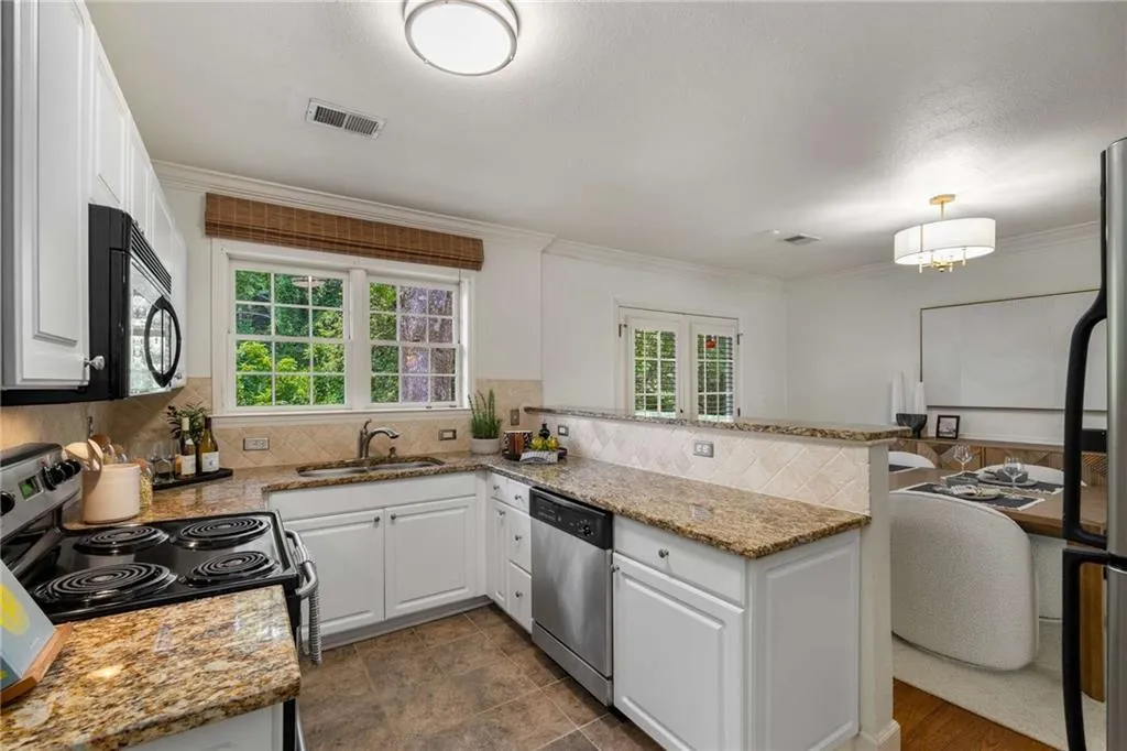 115 Peachtree Memorial Drive Nw Unit D4, Atlanta, Georgia 30309, 2 Bedrooms Bedrooms, ,1 BathroomBathrooms,Residential,For Sale,115 Peachtree Memorial Drive Nw Unit D4,7612765