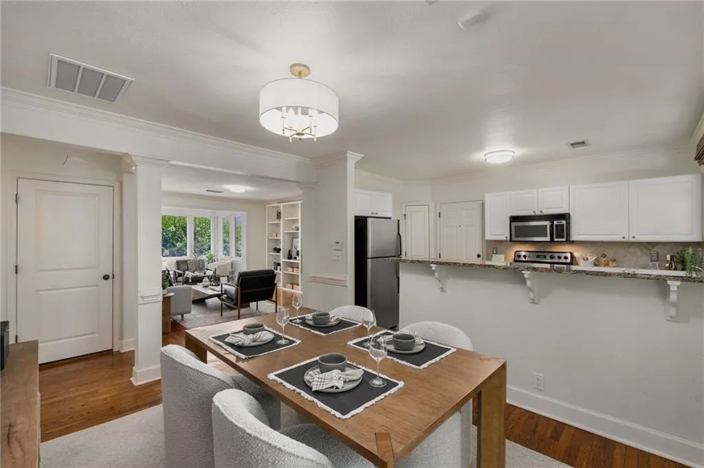 115 Peachtree Memorial Drive Nw Unit D4, Atlanta, Georgia 30309, 2 Bedrooms Bedrooms, ,1 BathroomBathrooms,Residential,For Sale,115 Peachtree Memorial Drive Nw Unit D4,7612765