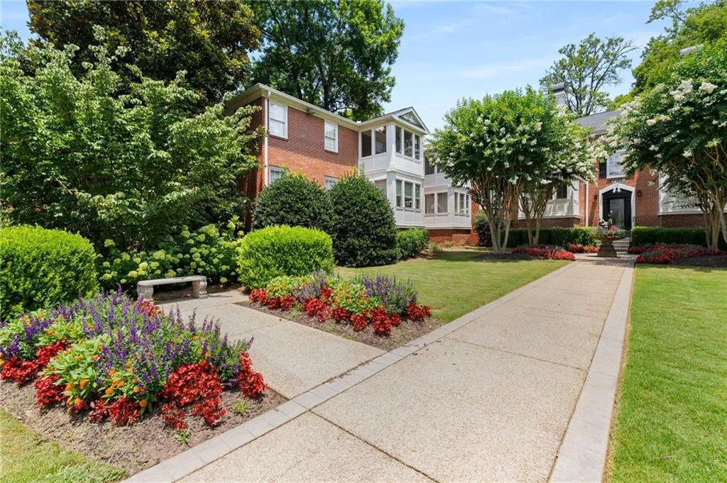 115 Peachtree Memorial Drive Nw Unit D4, Atlanta, Georgia 30309, 2 Bedrooms Bedrooms, ,1 BathroomBathrooms,Residential,For Sale,115 Peachtree Memorial Drive Nw Unit D4,7612765