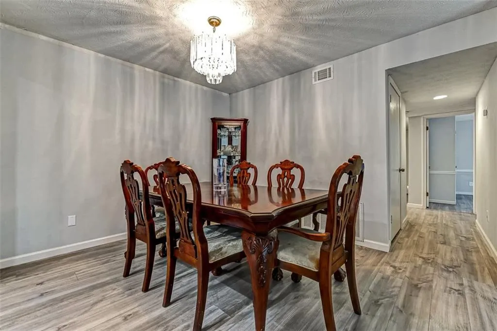 503 Vicksburg Place, Sandy Springs, Georgia 30350, 3 Bedrooms Bedrooms, ,2 BathroomsBathrooms,Residential,Sold,503 Vicksburg Place,7137482