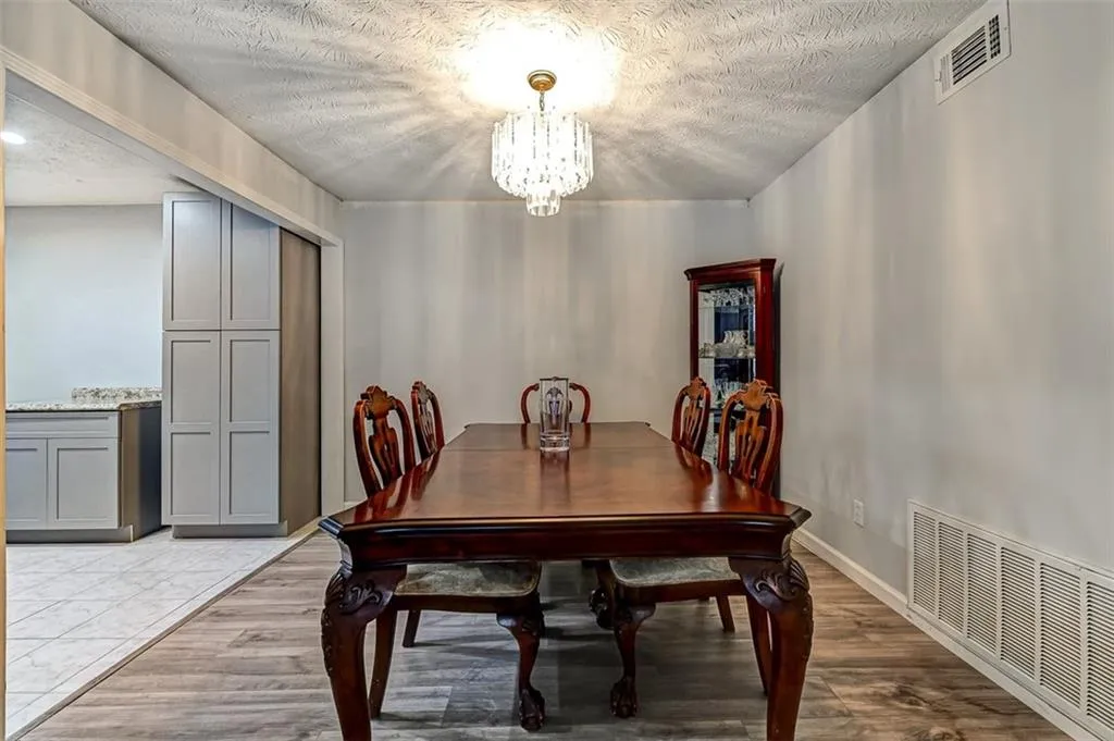 503 Vicksburg Place, Sandy Springs, Georgia 30350, 3 Bedrooms Bedrooms, ,2 BathroomsBathrooms,Residential,Sold,503 Vicksburg Place,7137482