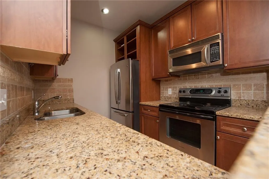 2865 Lenox Road Ne Unit 310, Atlanta, Georgia 30324, 2 Bedrooms Bedrooms, ,2 BathroomsBathrooms,Residential,Sold,2865 Lenox Road Ne Unit 310,5673578