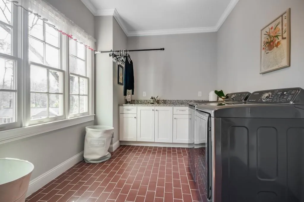 30 Hardeman Road, Sandy Springs, Georgia 30342, 5 Bedrooms Bedrooms, ,4 BathroomsBathrooms,Residential,Sold,30 Hardeman Road,6668533