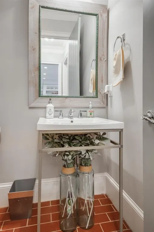 30 Hardeman Road, Sandy Springs, Georgia 30342, 5 Bedrooms Bedrooms, ,4 BathroomsBathrooms,Residential,Sold,30 Hardeman Road,6668533