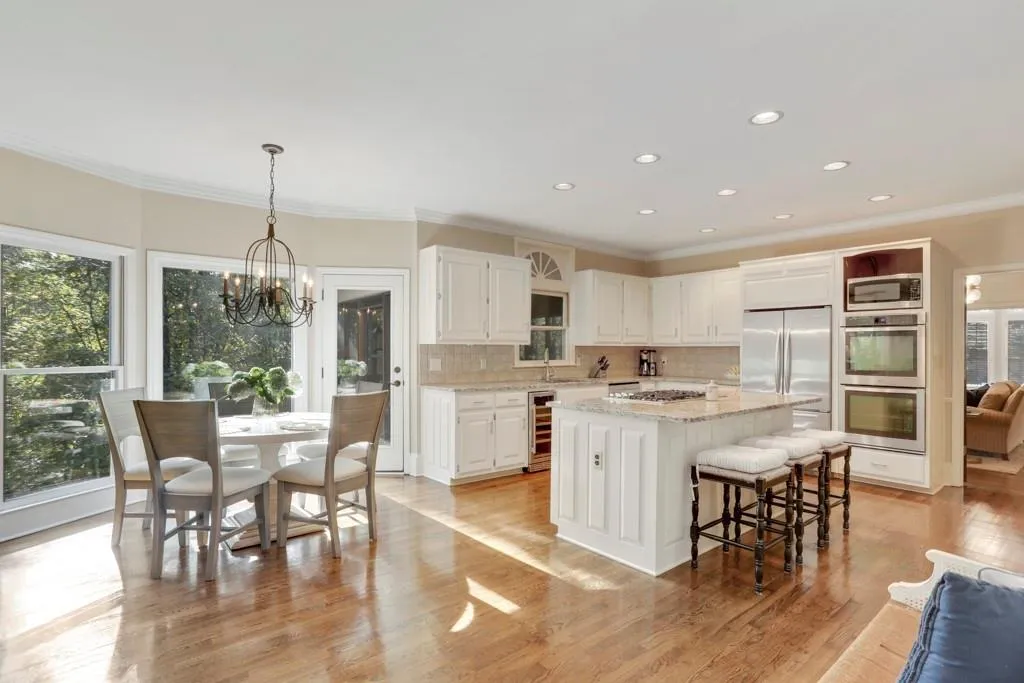 280 Cameron Ridge Drive, Atlanta, Georgia 30328, 6 Bedrooms Bedrooms, ,5 BathroomsBathrooms,Residential,Sold,280 Cameron Ridge Drive,6676564