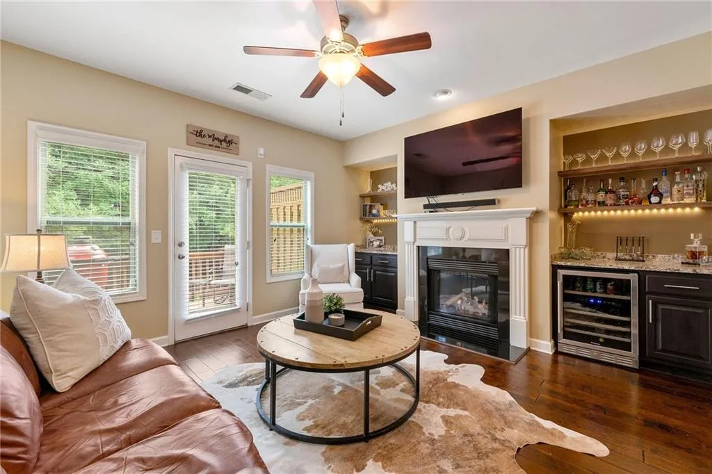 7470 Glisten Avenue, Atlanta, Georgia 30328, 3 Bedrooms Bedrooms, ,3 BathroomsBathrooms,Residential,Sold,7470 Glisten Avenue,7425288