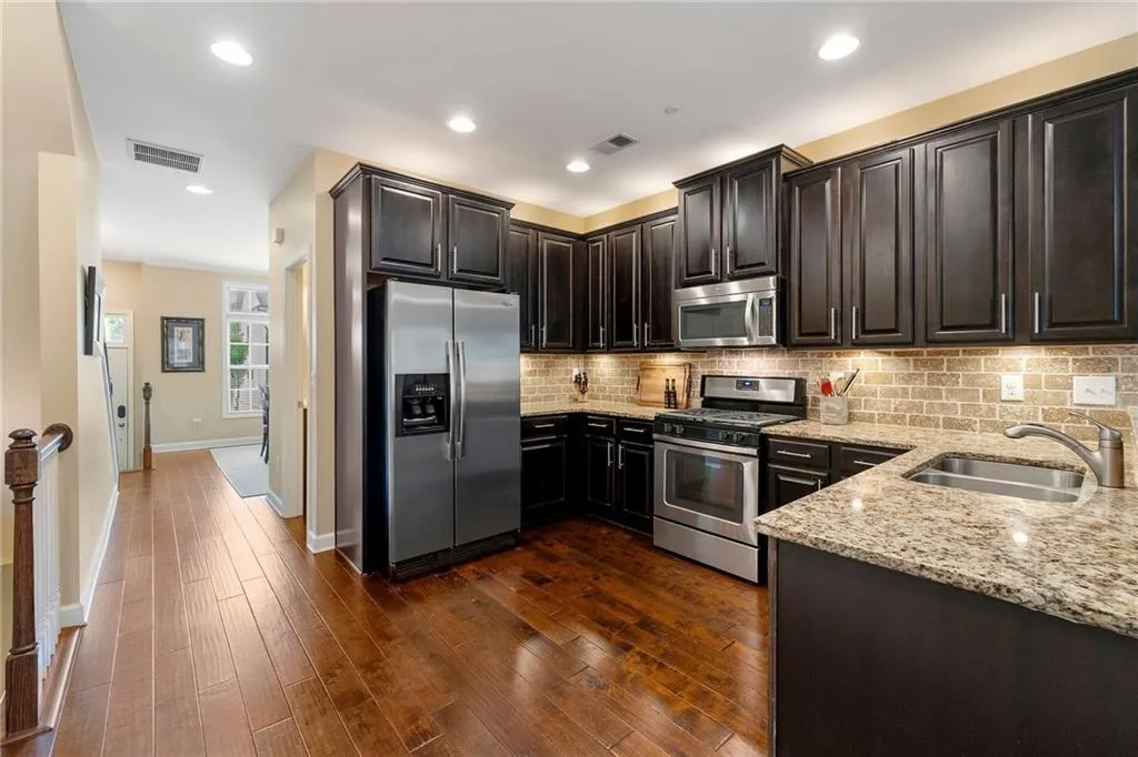 7470 Glisten Avenue, Atlanta, Georgia 30328, 3 Bedrooms Bedrooms, ,3 BathroomsBathrooms,Residential,Sold,7470 Glisten Avenue,7425288