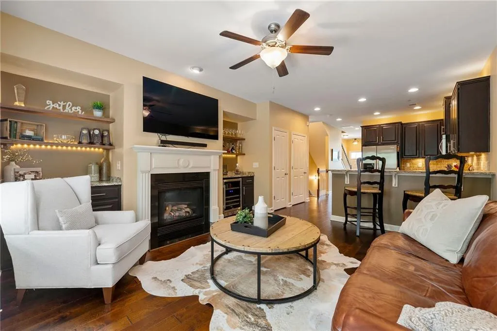 7470 Glisten Avenue, Atlanta, Georgia 30328, 3 Bedrooms Bedrooms, ,3 BathroomsBathrooms,Residential,Sold,7470 Glisten Avenue,7425288