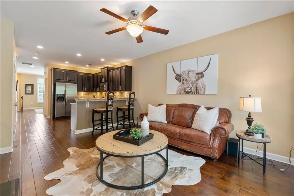 7470 Glisten Avenue, Atlanta, Georgia 30328, 3 Bedrooms Bedrooms, ,3 BathroomsBathrooms,Residential,Sold,7470 Glisten Avenue,7425288