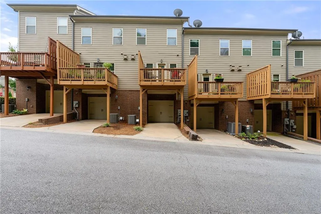 7470 Glisten Avenue, Atlanta, Georgia 30328, 3 Bedrooms Bedrooms, ,3 BathroomsBathrooms,Residential,Sold,7470 Glisten Avenue,7425288