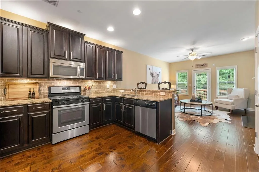 7470 Glisten Avenue, Atlanta, Georgia 30328, 3 Bedrooms Bedrooms, ,3 BathroomsBathrooms,Residential,Sold,7470 Glisten Avenue,7425288