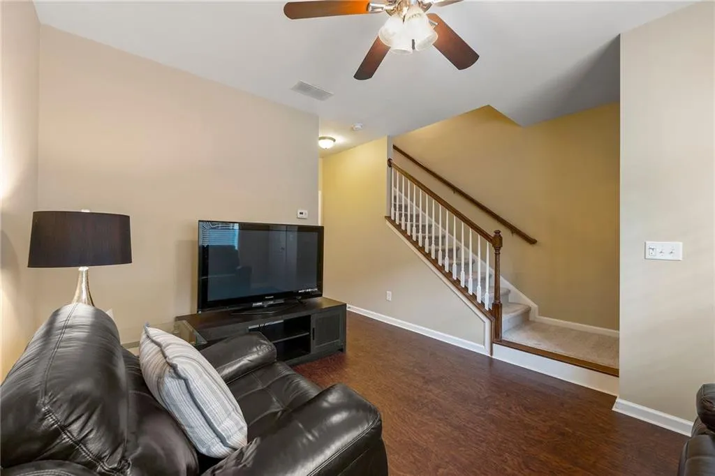 7470 Glisten Avenue, Atlanta, Georgia 30328, 3 Bedrooms Bedrooms, ,3 BathroomsBathrooms,Residential,Sold,7470 Glisten Avenue,7425288