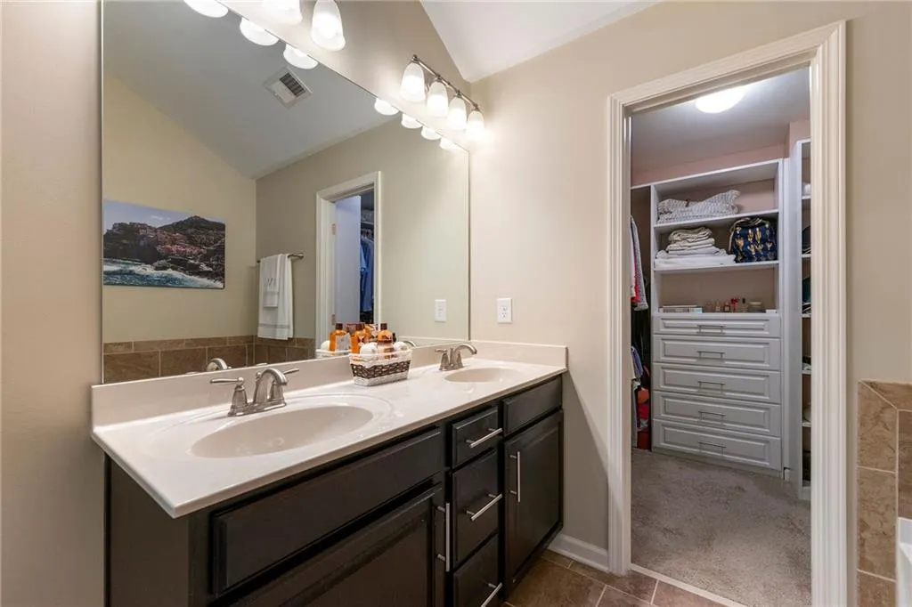 7470 Glisten Avenue, Atlanta, Georgia 30328, 3 Bedrooms Bedrooms, ,3 BathroomsBathrooms,Residential,Sold,7470 Glisten Avenue,7425288