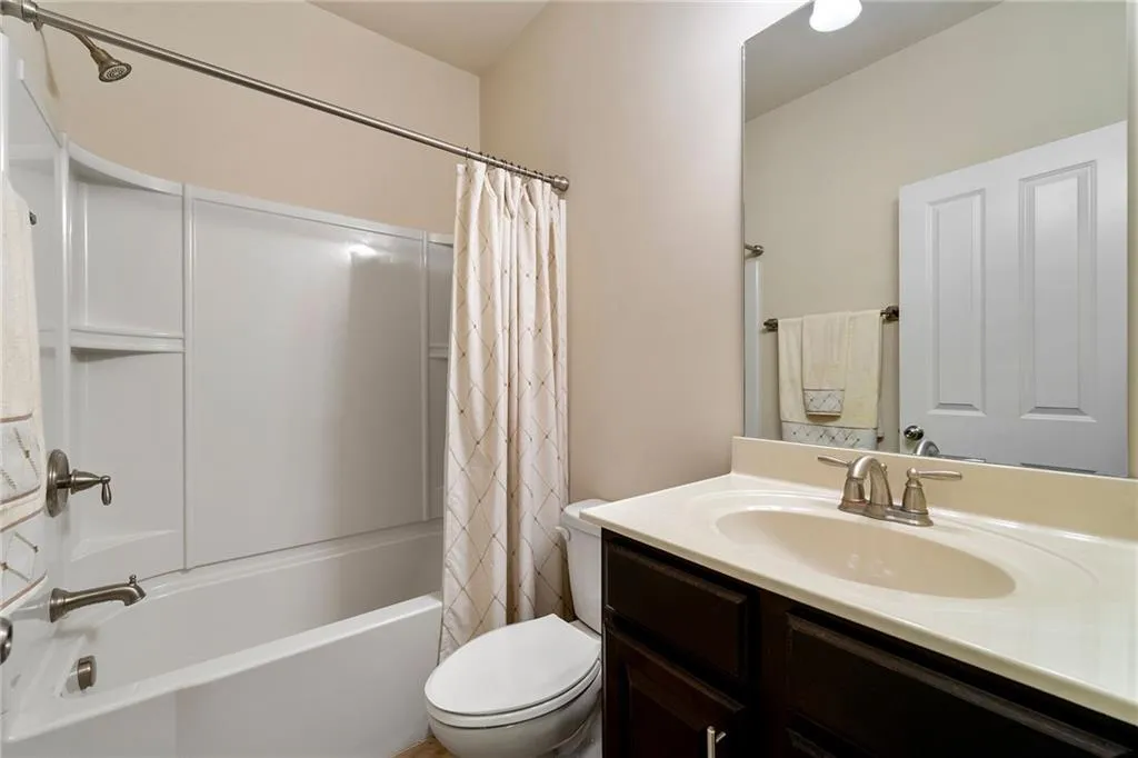 7470 Glisten Avenue, Atlanta, Georgia 30328, 3 Bedrooms Bedrooms, ,3 BathroomsBathrooms,Residential,Sold,7470 Glisten Avenue,7425288